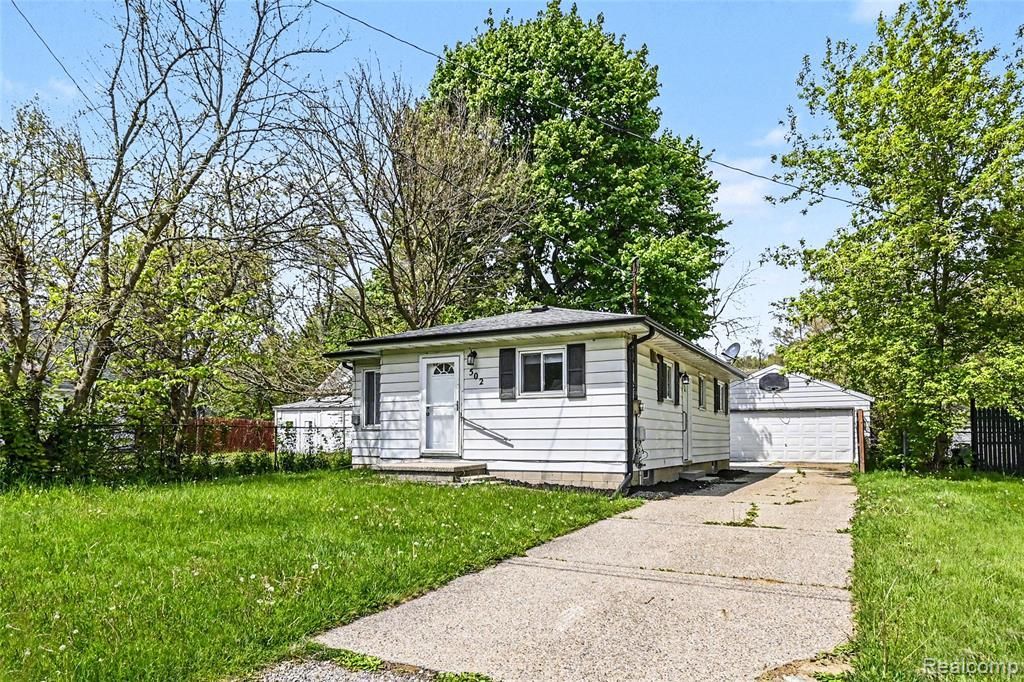 502 Carrier Street, Lansing, MI 48906 Main Photo