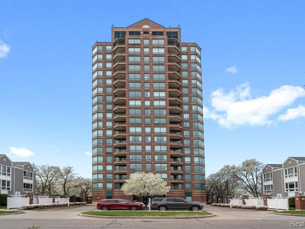 3320 SPINNAKER Lane, Detroit, MI 48207