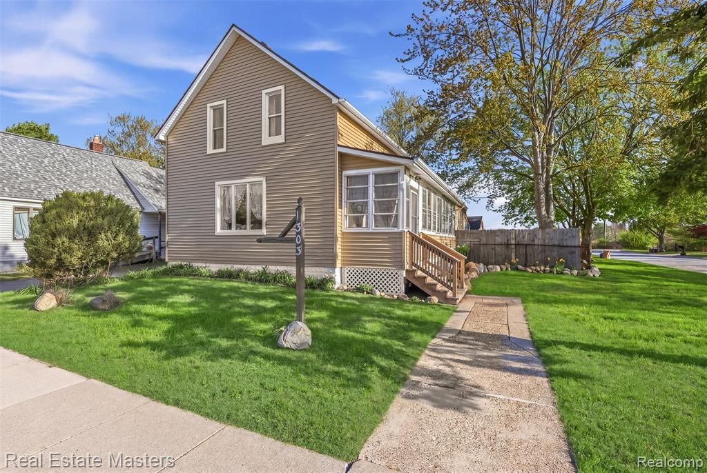 1303 Beard Street, Port Huron, MI 48060 Main Photo