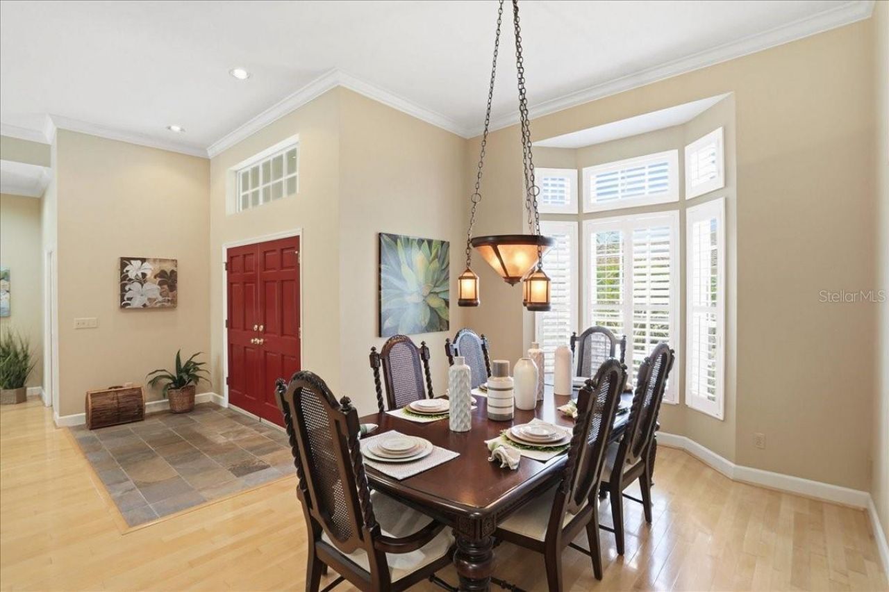 860 Sand Pine Drive Ne, Saint Petersburg, FL 33703 Photo