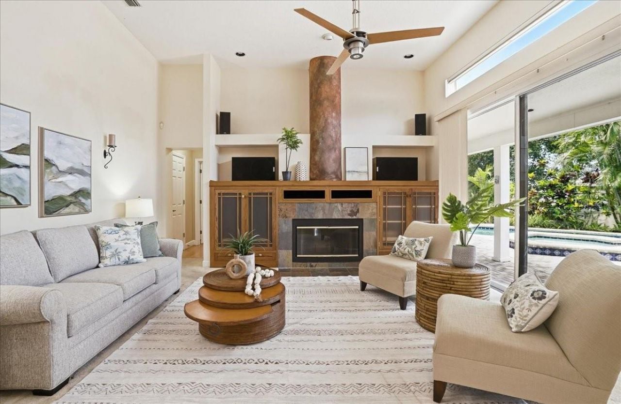 860 Sand Pine Drive Ne, Saint Petersburg, FL 33703 Photo