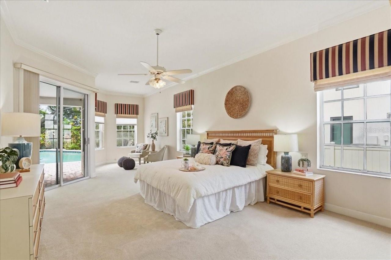 860 Sand Pine Drive Ne, Saint Petersburg, FL 33703 Photo