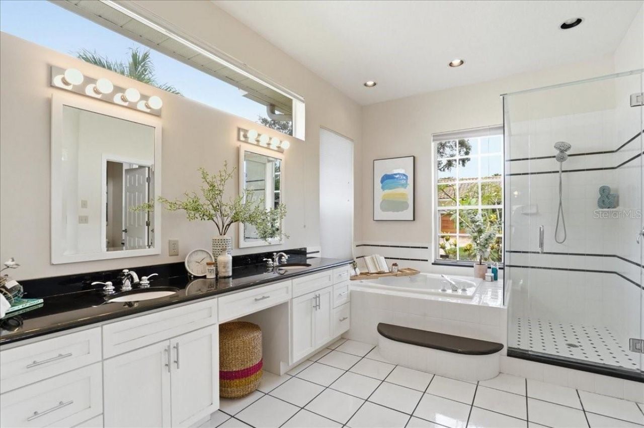 860 Sand Pine Drive Ne, Saint Petersburg, FL 33703 Photo