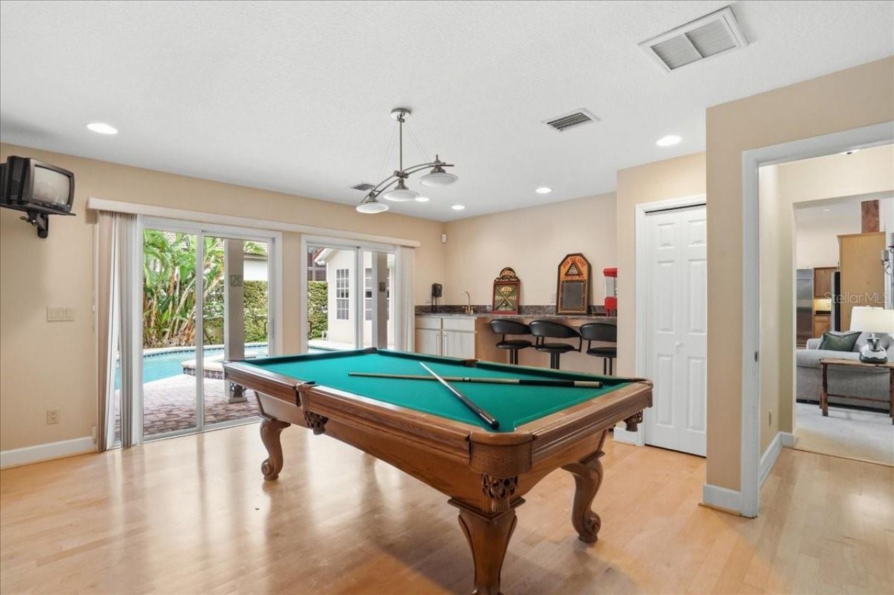 860 Sand Pine Drive Ne, Saint Petersburg, FL 33703 Photo