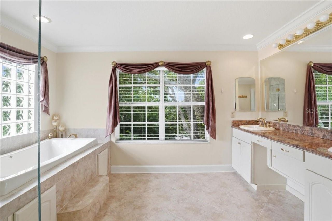 860 Sand Pine Drive Ne, Saint Petersburg, FL 33703 Photo