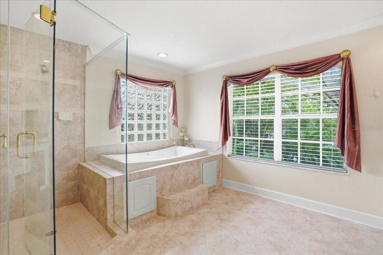 860 Sand Pine Drive Ne, Saint Petersburg, FL 33703 Photo