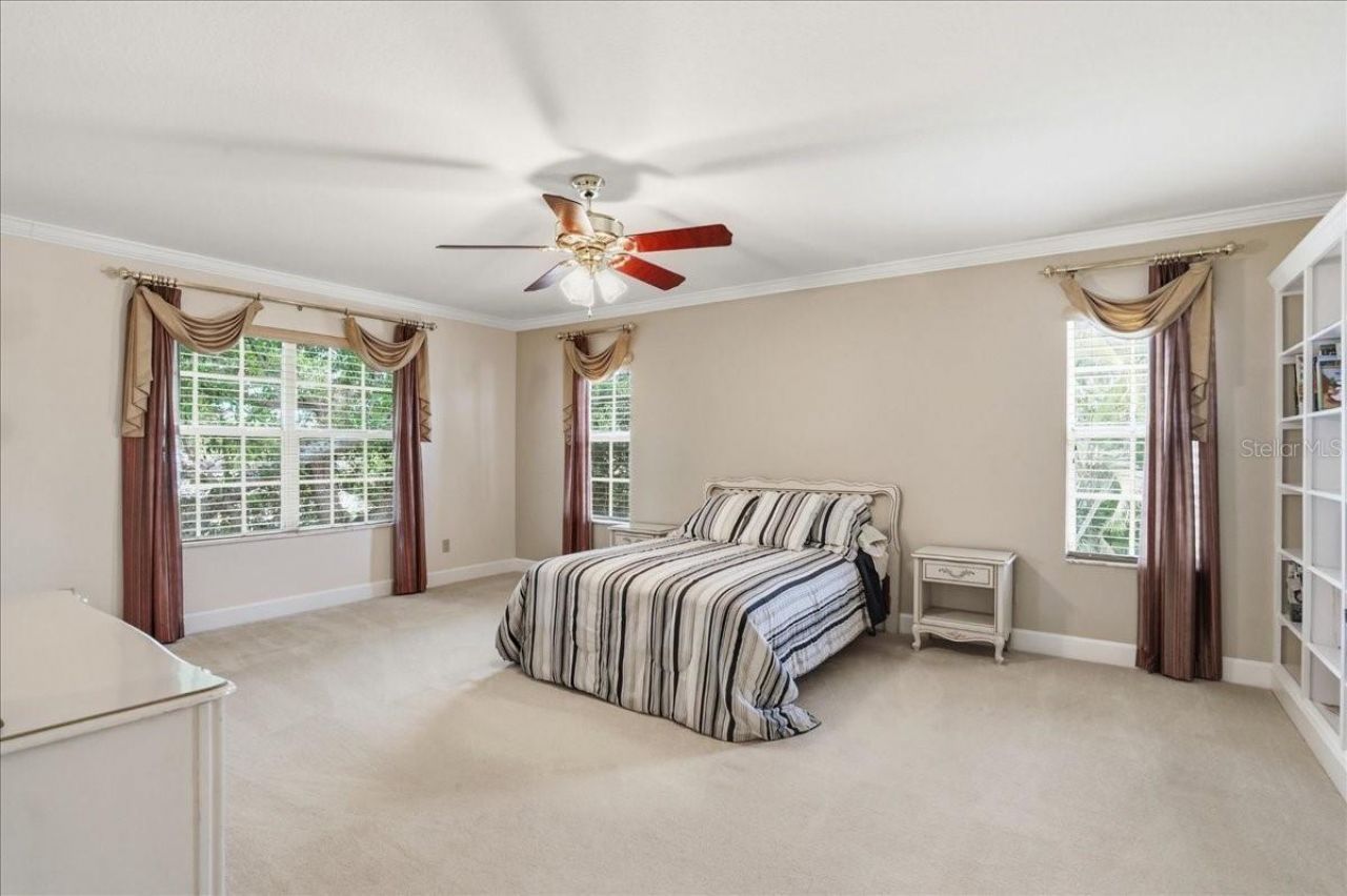 860 Sand Pine Drive Ne, Saint Petersburg, FL 33703 Photo