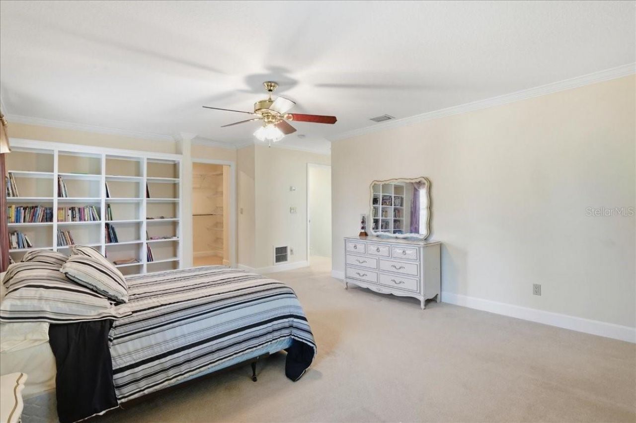 860 Sand Pine Drive Ne, Saint Petersburg, FL 33703 Photo