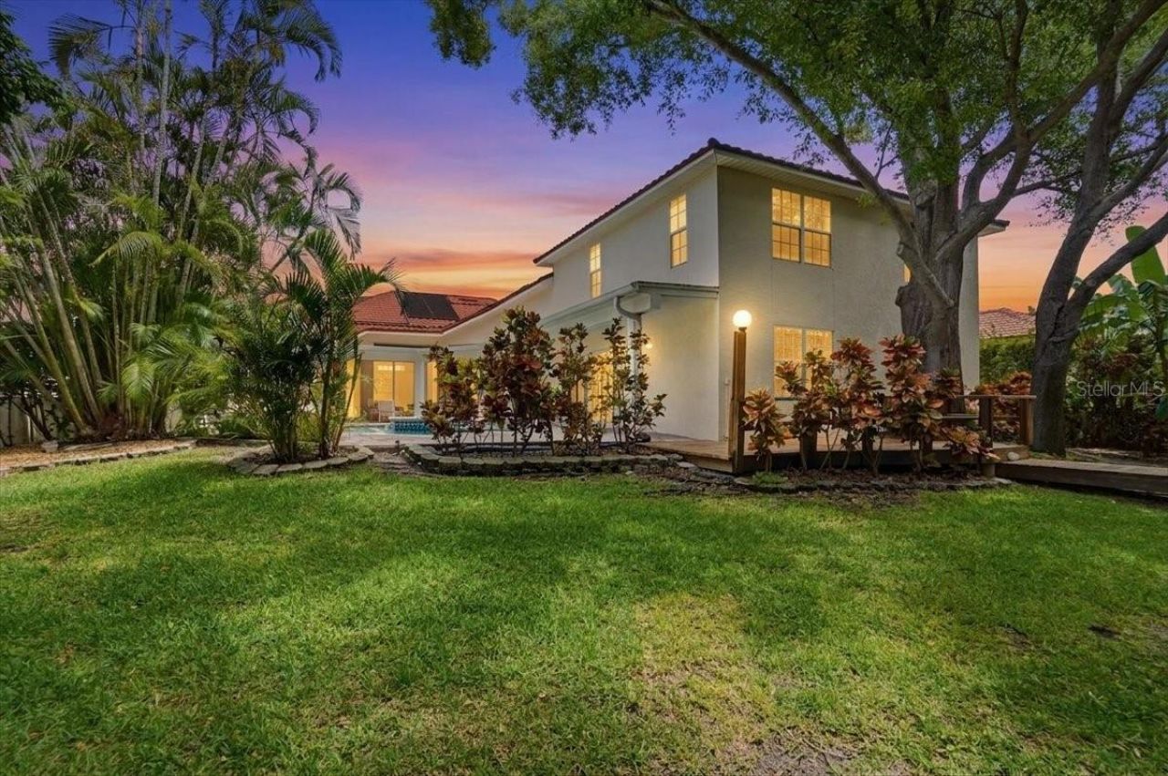 860 Sand Pine Drive Ne, Saint Petersburg, FL 33703 Photo