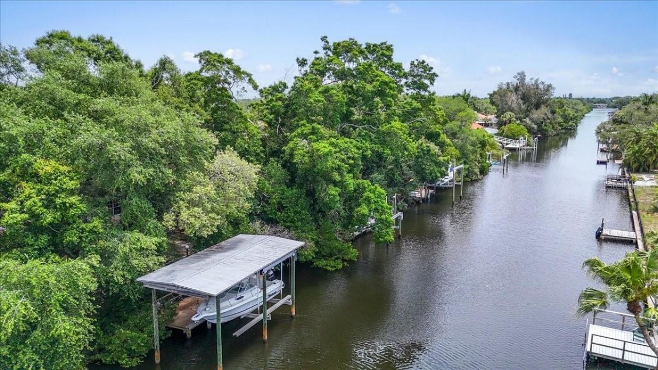 860 Sand Pine Drive Ne, Saint Petersburg, FL 33703 Photo
