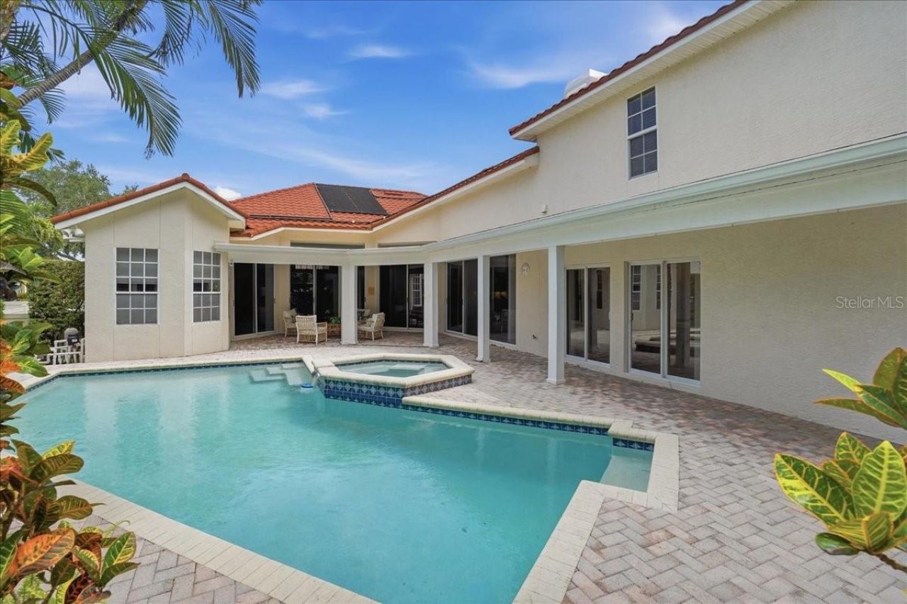 860 Sand Pine Drive Ne, Saint Petersburg, FL 33703 Photo