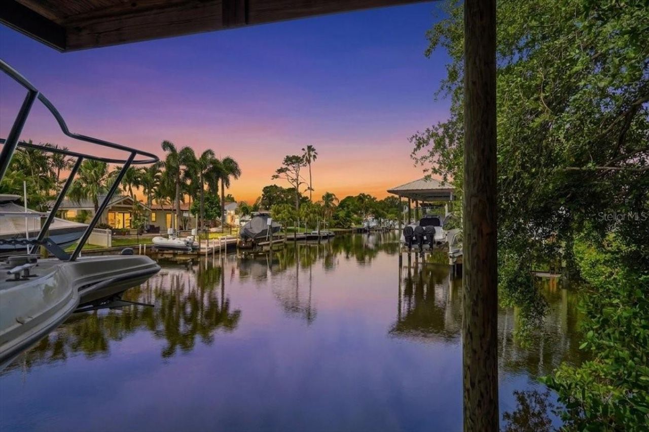 860 Sand Pine Drive Ne, Saint Petersburg, FL 33703 Photo