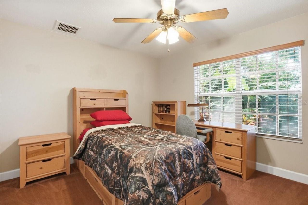 860 Sand Pine Drive Ne, Saint Petersburg, FL 33703 Photo
