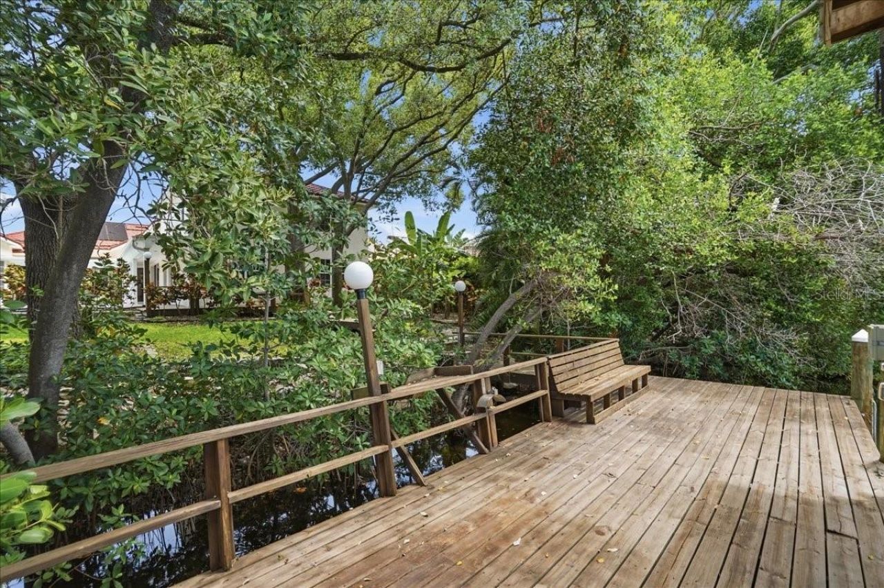 860 Sand Pine Drive Ne, Saint Petersburg, FL 33703 Photo