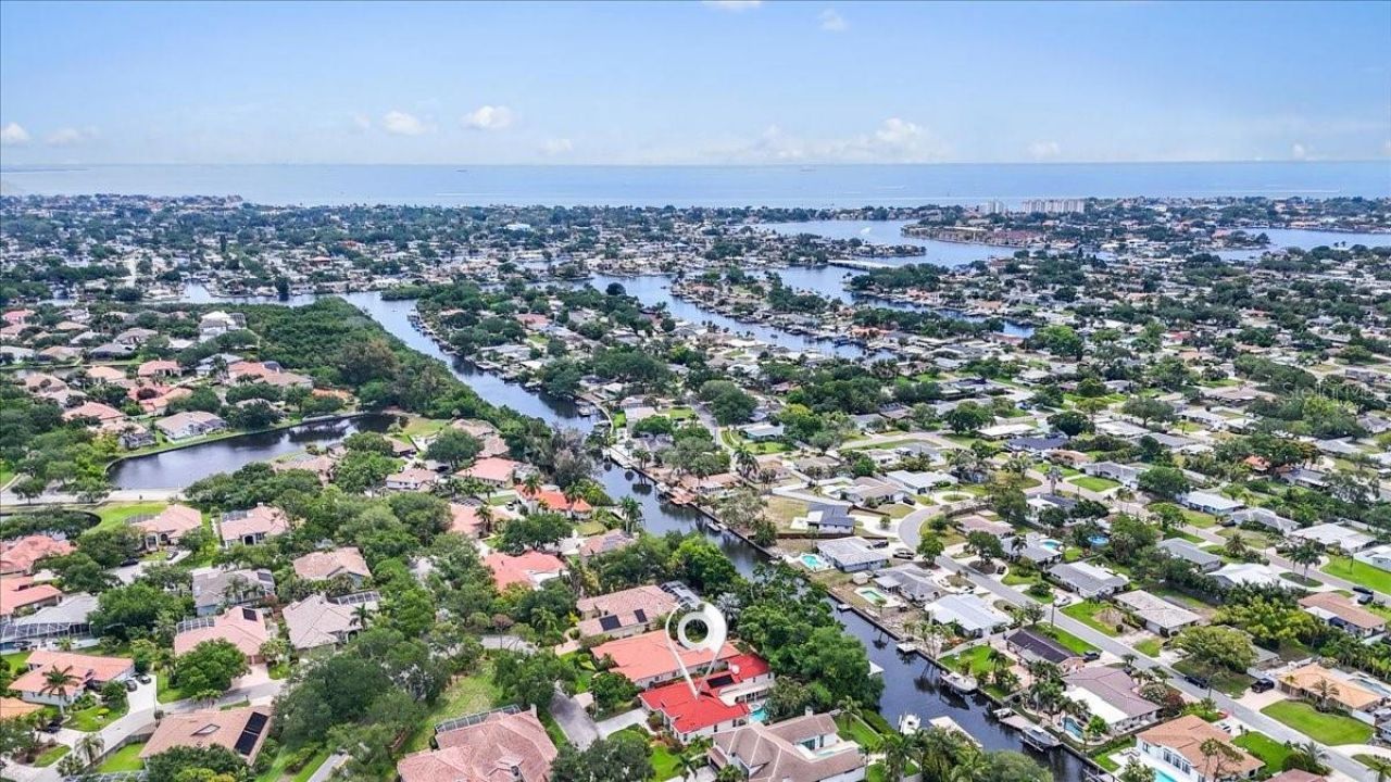860 Sand Pine Drive Ne, Saint Petersburg, FL 33703 Photo