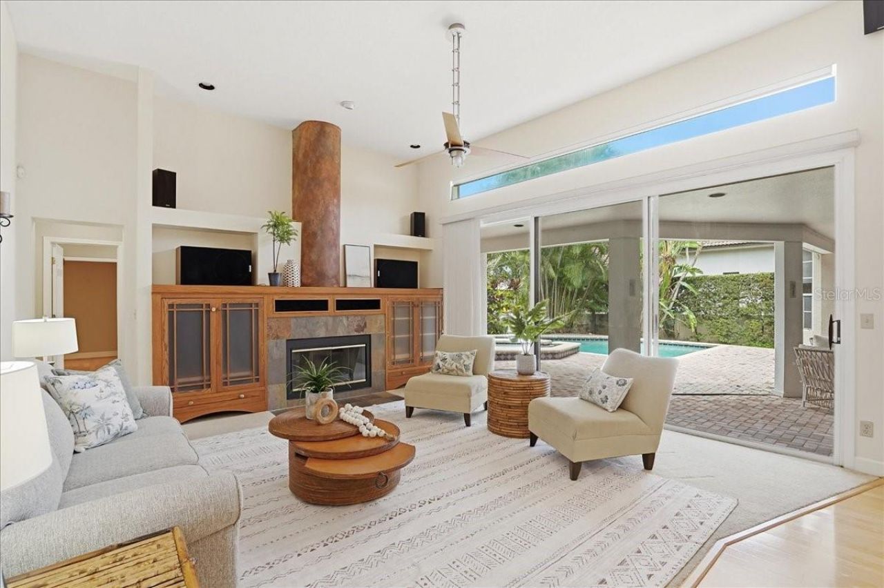 860 Sand Pine Drive Ne, Saint Petersburg, FL 33703 Photo