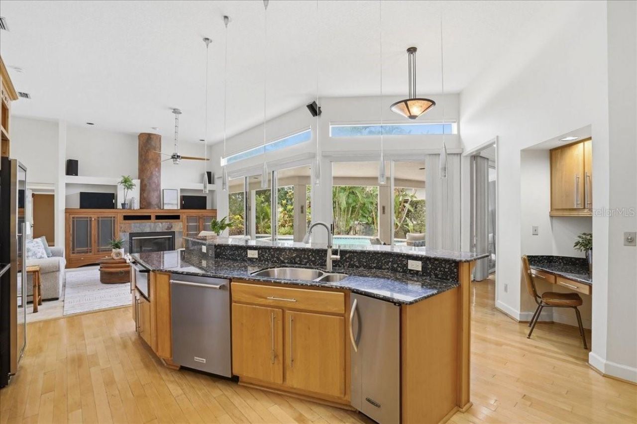 860 Sand Pine Drive Ne, Saint Petersburg, FL 33703 Photo