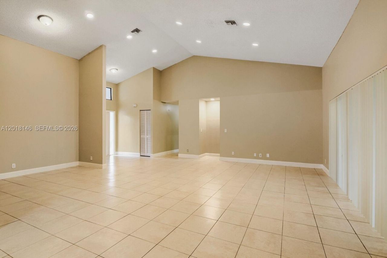 8515 NW 83rd St, Tamarac, FL 33321 Photo