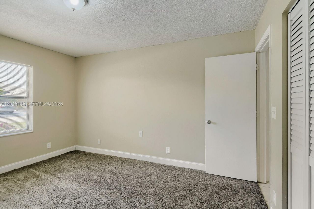 8515 NW 83rd St, Tamarac, FL 33321 Photo
