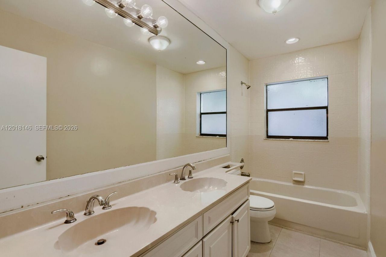 8515 NW 83rd St, Tamarac, FL 33321 Photo