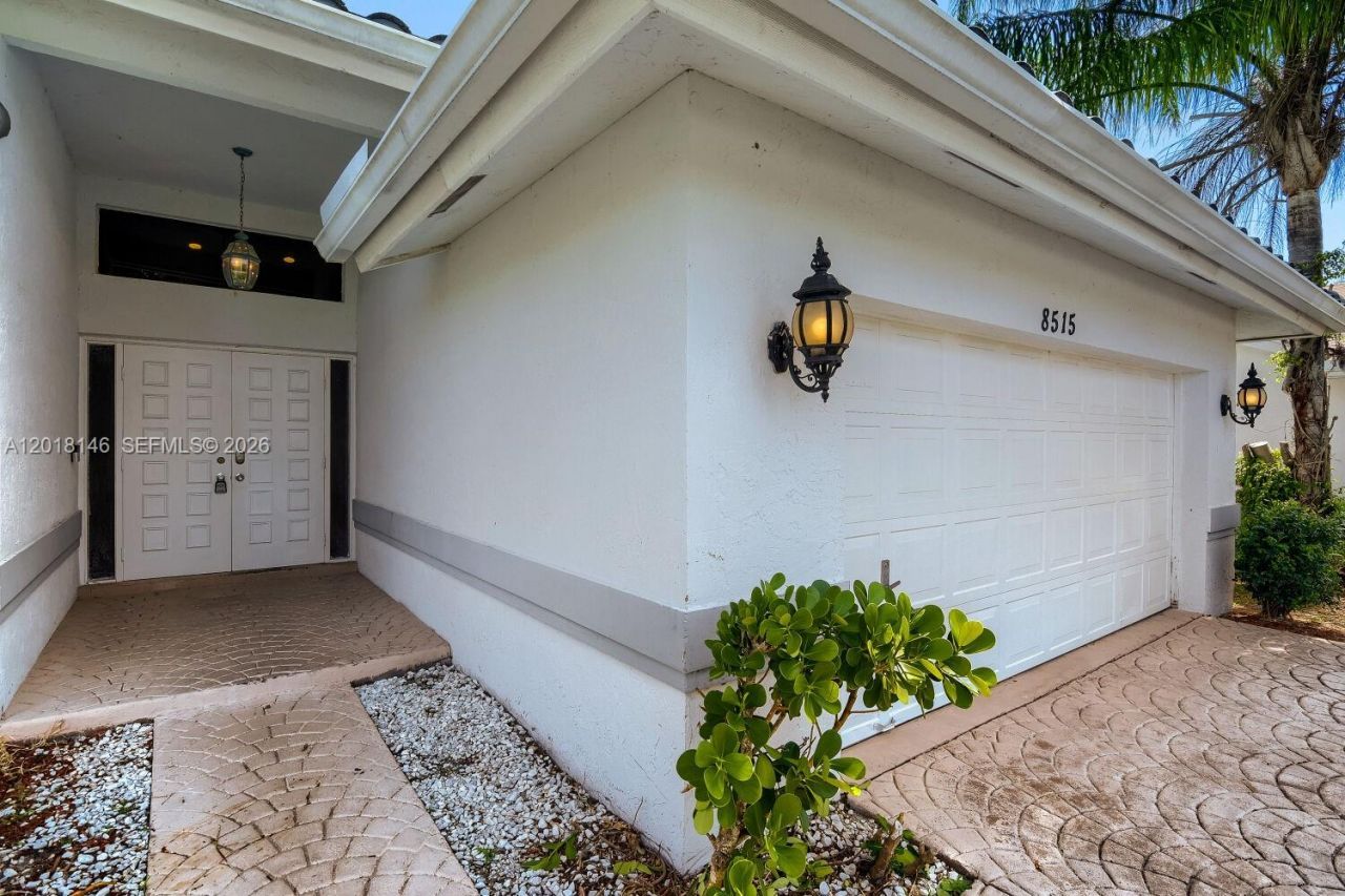 8515 NW 83rd St, Tamarac, FL 33321 Photo