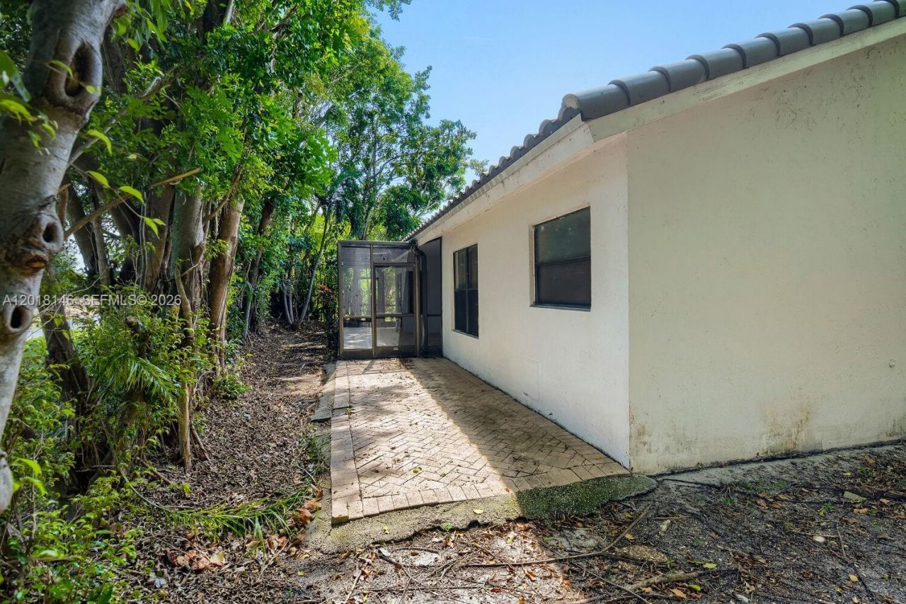 8515 NW 83rd St, Tamarac, FL 33321 Photo