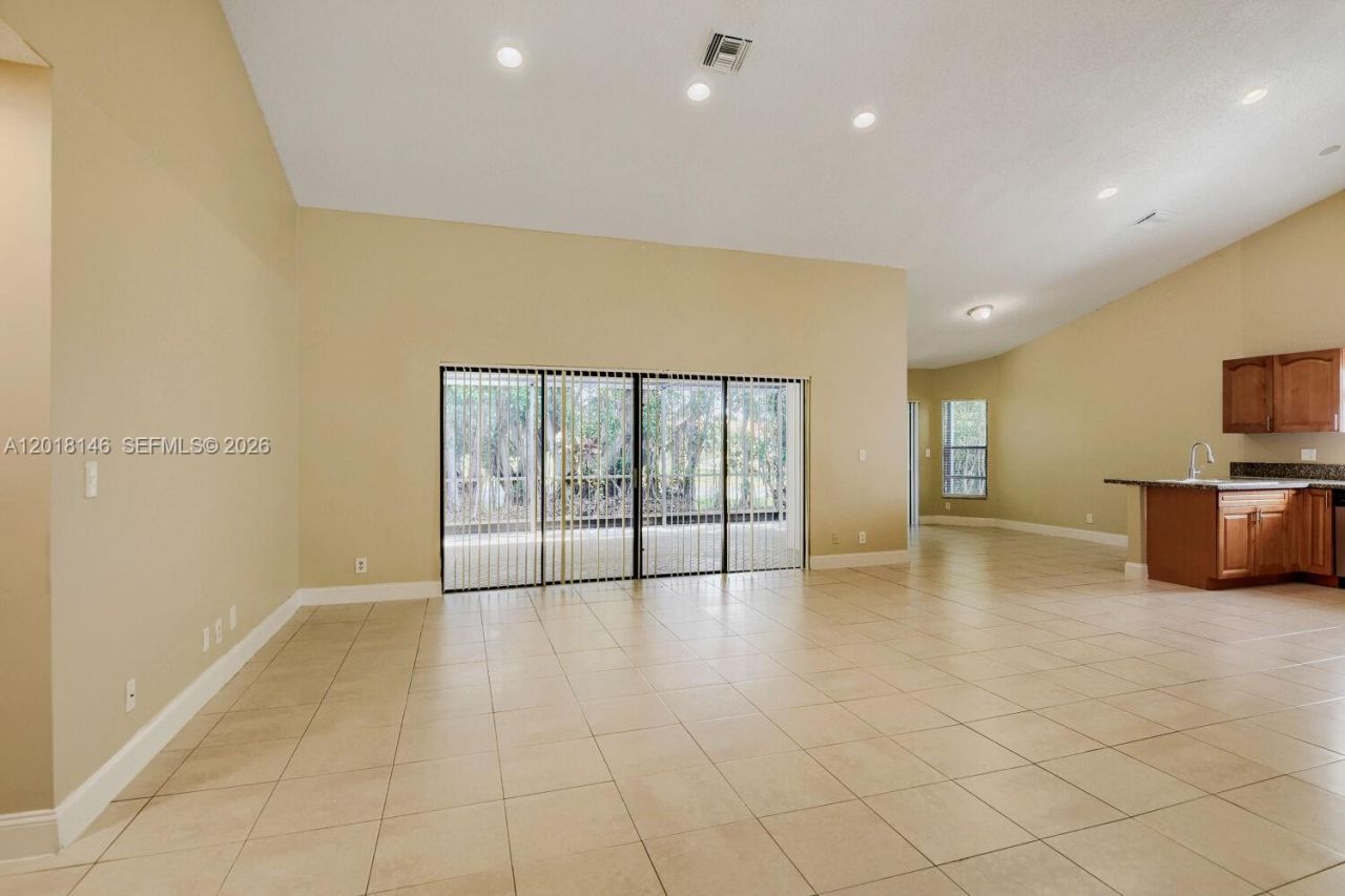 8515 NW 83rd St, Tamarac, FL 33321 Photo