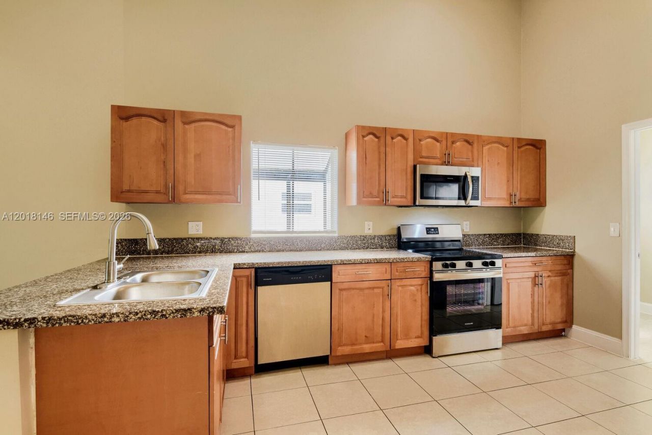 8515 NW 83rd St, Tamarac, FL 33321 Photo