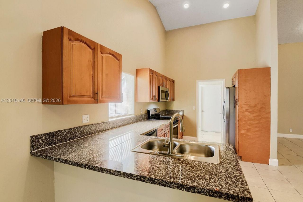 8515 NW 83rd St, Tamarac, FL 33321 Photo