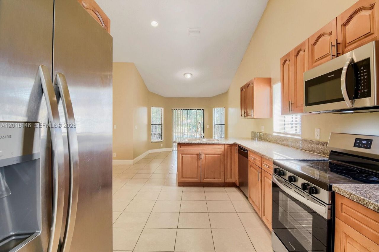 8515 NW 83rd St, Tamarac, FL 33321 Photo