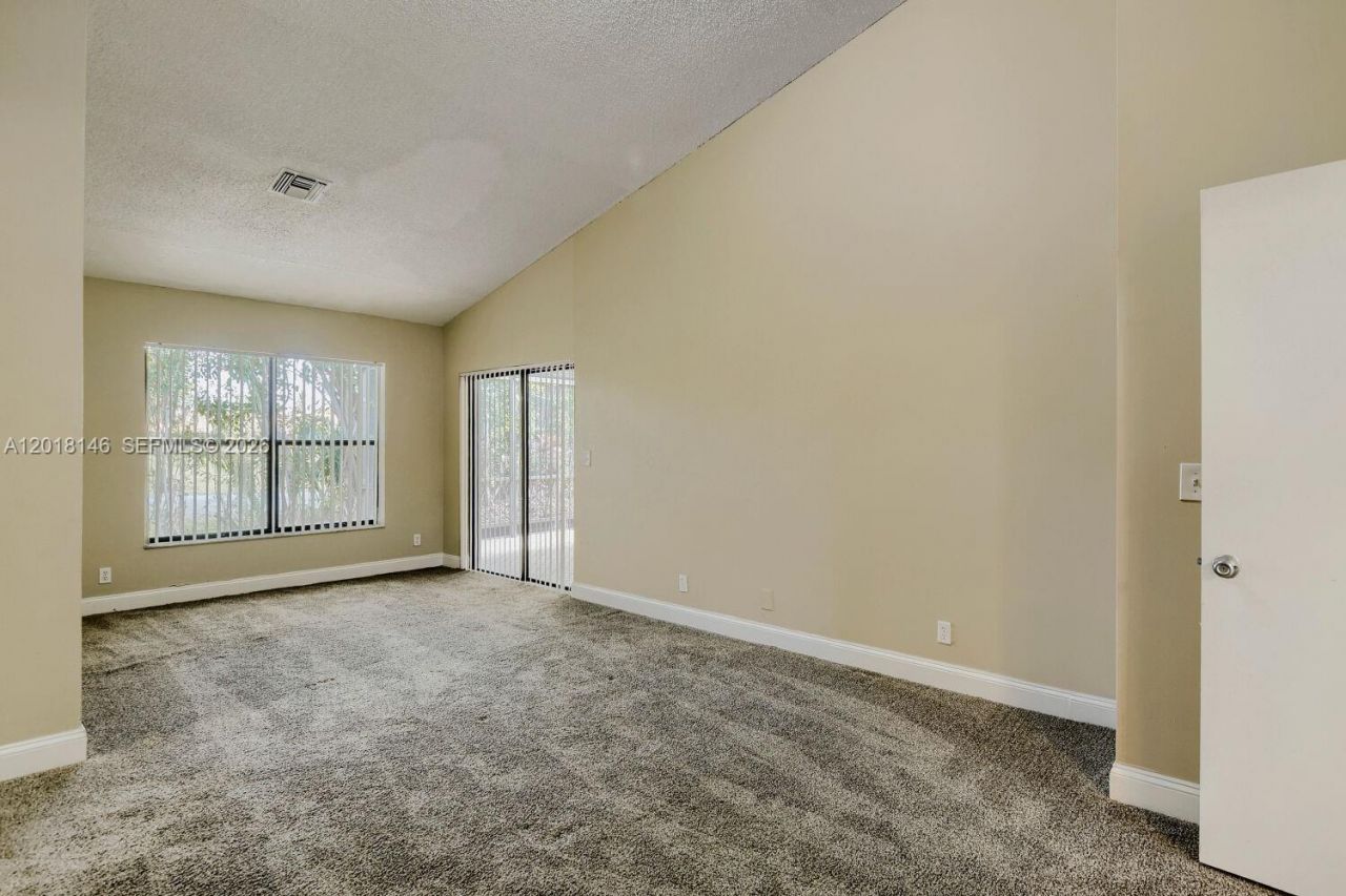 8515 NW 83rd St, Tamarac, FL 33321 Photo