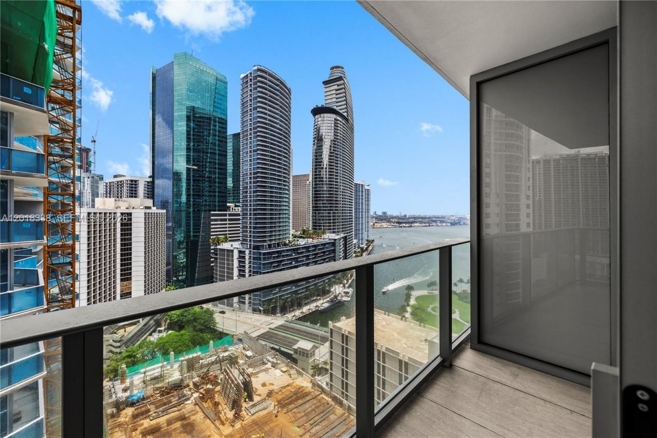 77 SE 5th , Unit 2404, Miami, FL 33131 Photo