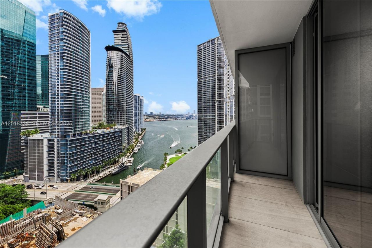 77 SE 5th , Unit 2404, Miami, FL 33131 Photo
