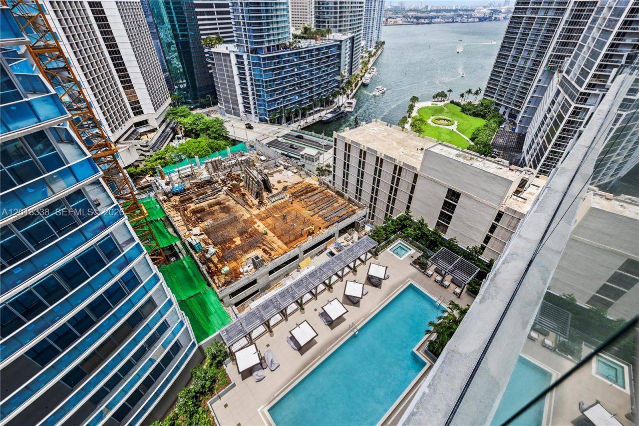 77 SE 5th , Unit 2404, Miami, FL 33131 Photo