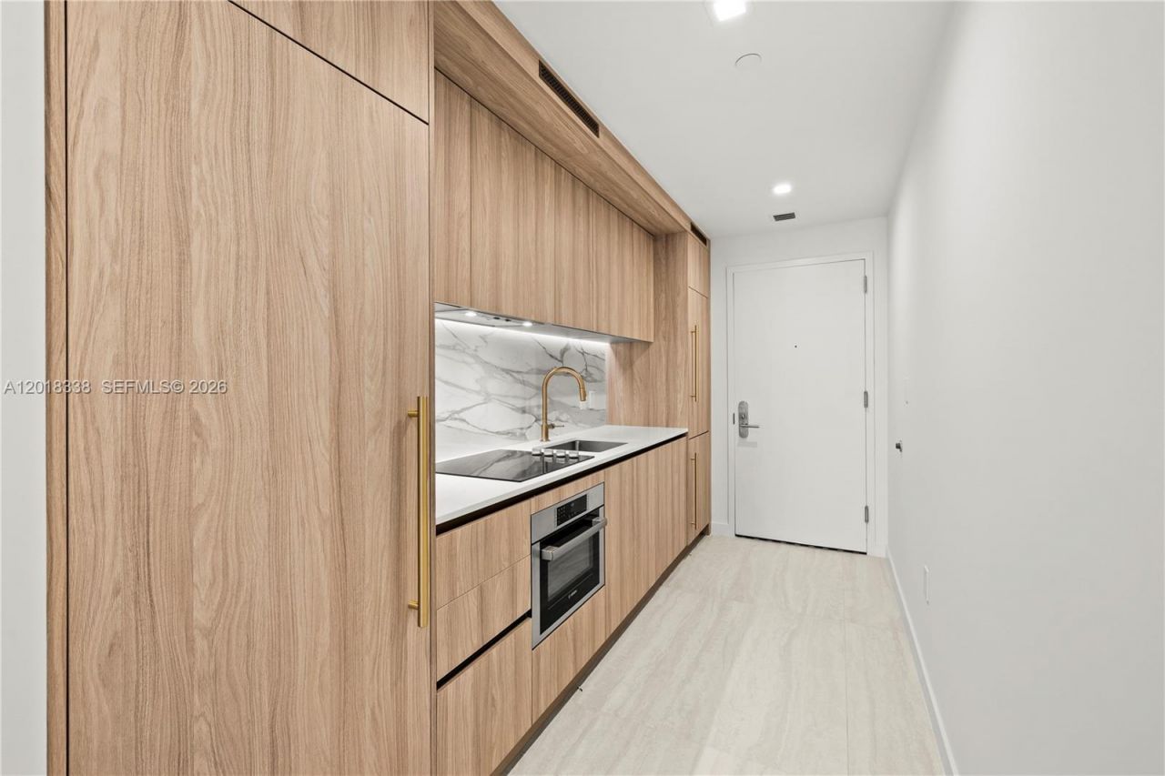 77 SE 5th , Unit 2404, Miami, FL 33131 Photo