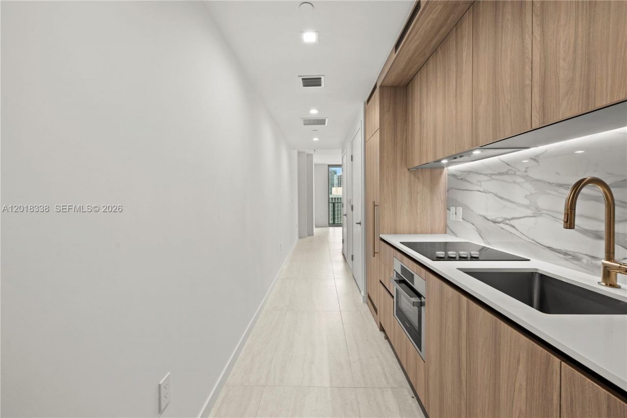 77 SE 5th , Unit 2404, Miami, FL 33131 Photo