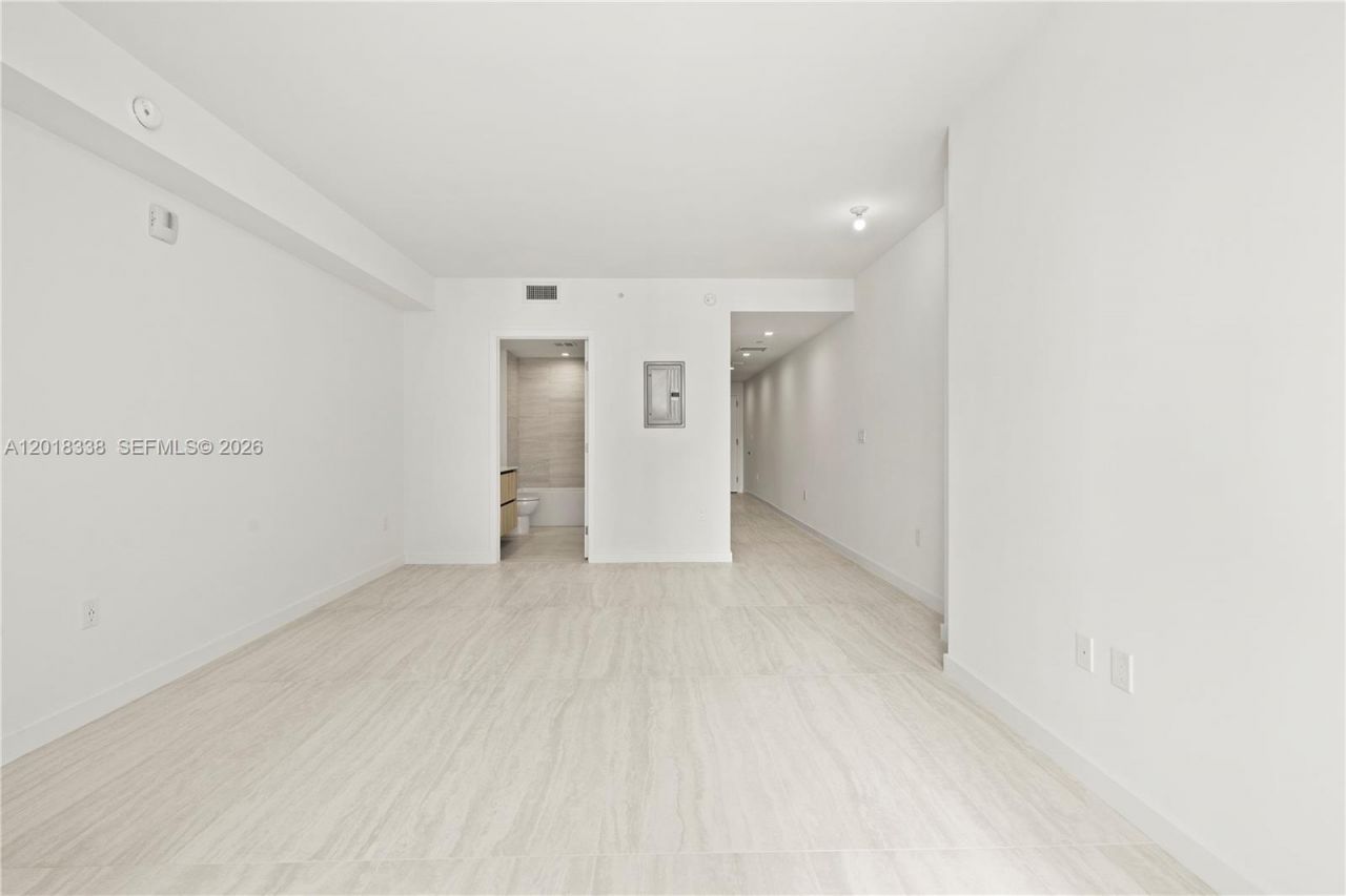 77 SE 5th , Unit 2404, Miami, FL 33131 Photo