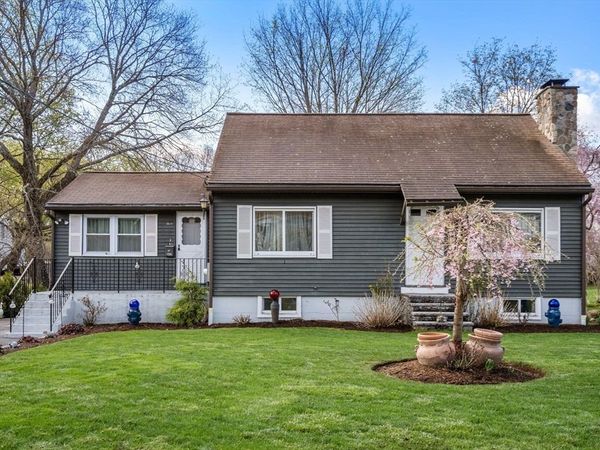40 Manor Rd, Shrewsbury, MA 01545