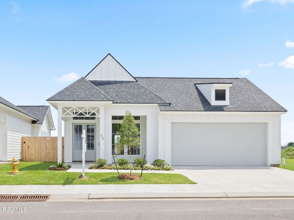 239 Jagged Grove Lane , Youngsville, LA 70592