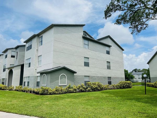 1401 Village Boulevard, Unit 916, West Palm Beach, FL 33409