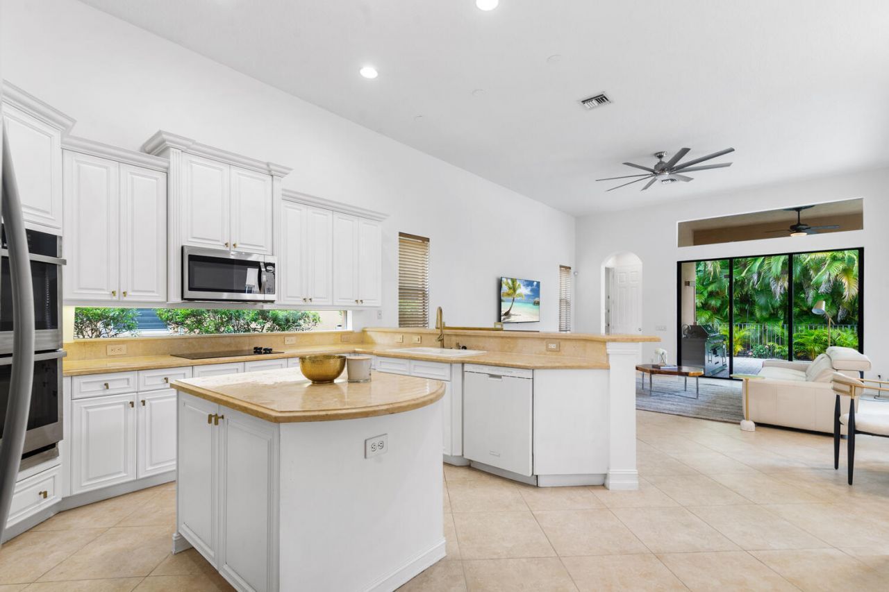 544 Edgebrook Lane, West Palm Beach, FL 33411 Photo