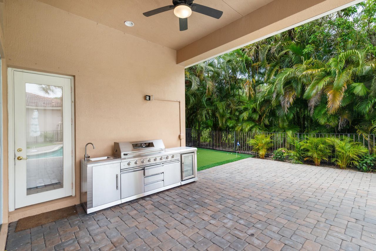 544 Edgebrook Lane, West Palm Beach, FL 33411 Photo