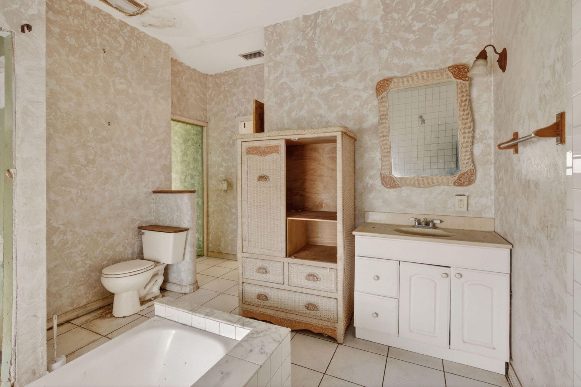 968 NE Kubin Avenue, Jensen Beach, FL 34957 Photo