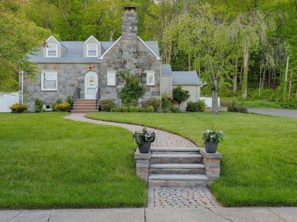 2395 Lake Park Ter, Scotch Plains, NJ 07076