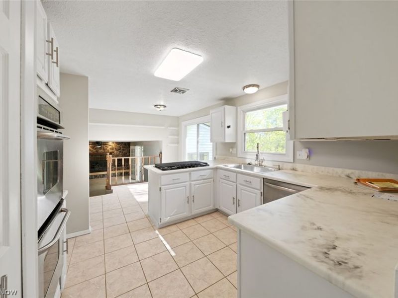 5565 Pin Oak Circle, Sheffield Village, OH 44054 Photo 12