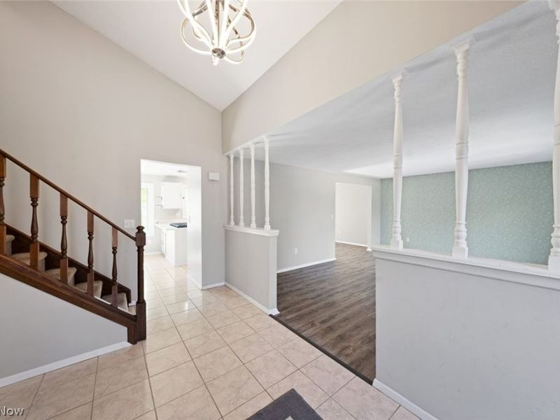 5565 Pin Oak Circle, Sheffield Village, OH 44054 Photo 3
