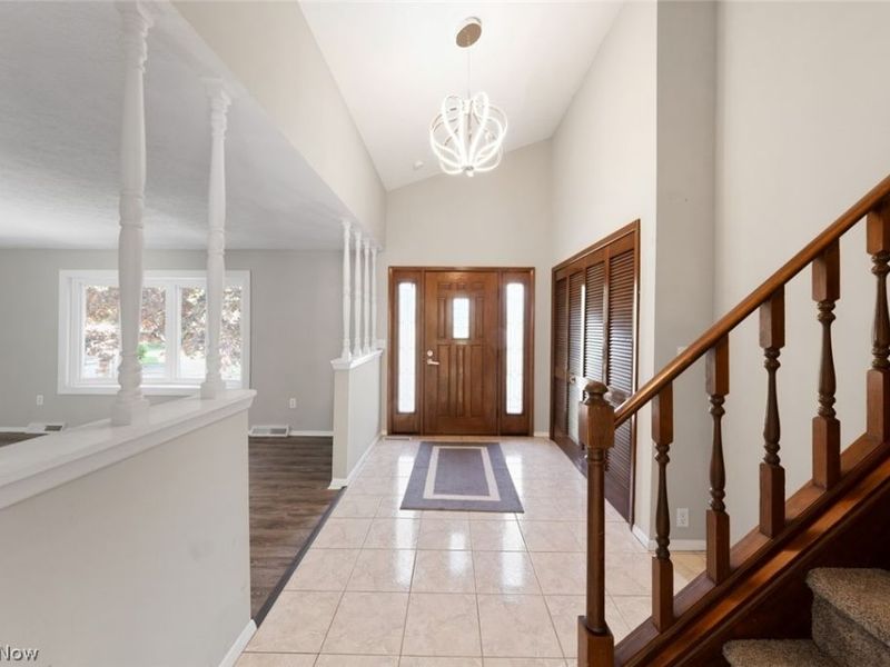 5565 Pin Oak Circle, Sheffield Village, OH 44054 Photo 4