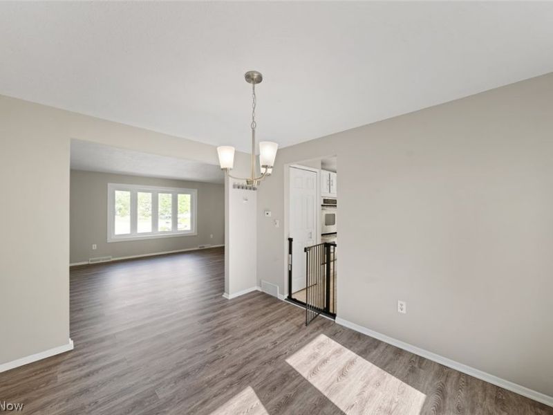 5565 Pin Oak Circle, Sheffield Village, OH 44054 Photo 9