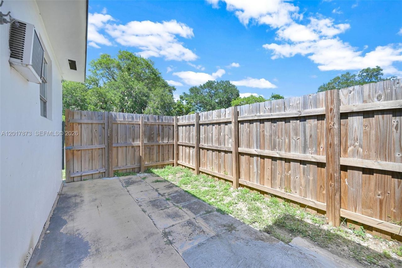 577 NW 90th St , Unit 567-3, El Portal, FL 33150 Photo