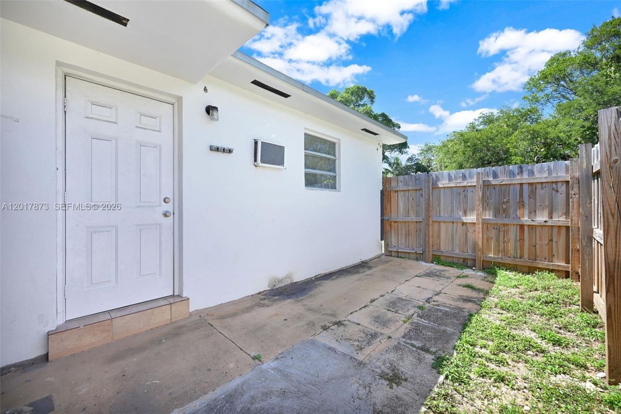 577 NW 90th St , Unit 567-3, El Portal, FL 33150 Photo